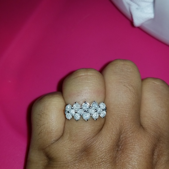 NWOT 2 ct tw diamond cluster band - Picture 3 of 4